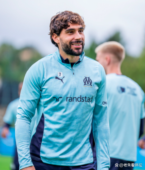 清晨法甲焦点战，比利亚雷亚尔再遭质疑，更衣室稳定，训练强度明显提升的简单介绍